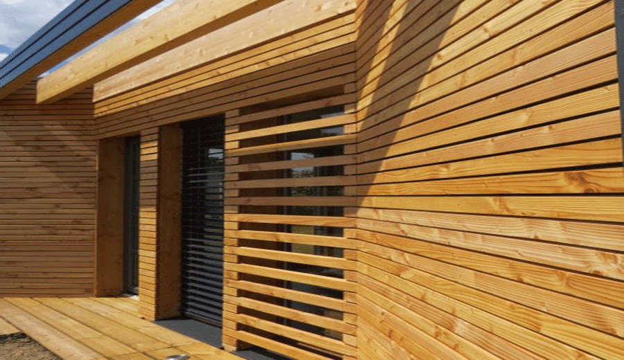 Rénovation de façade en Mayenne : bardage bois, enduit ou isolation par l'extérieur, que choisir ?