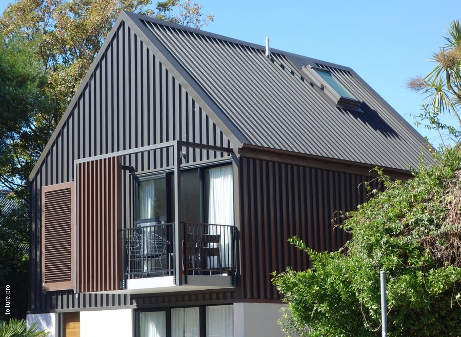 Rénovation de façade : pourquoi opter pour un bardage bois, zinc ou aluminium à Mayenne et Laval ?