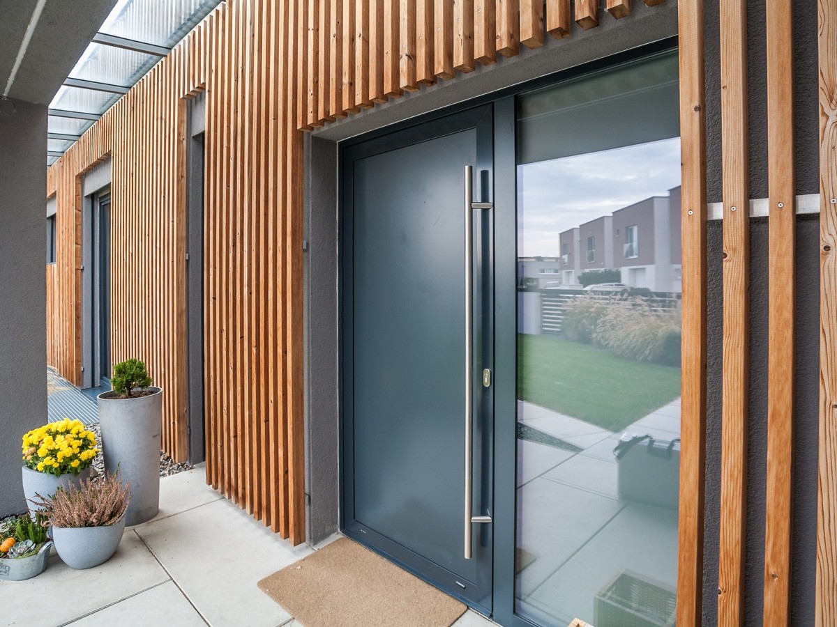 Porte d’entrée : esthétique, sécurité et performance pour votre maison à Mayenne et La Baule
