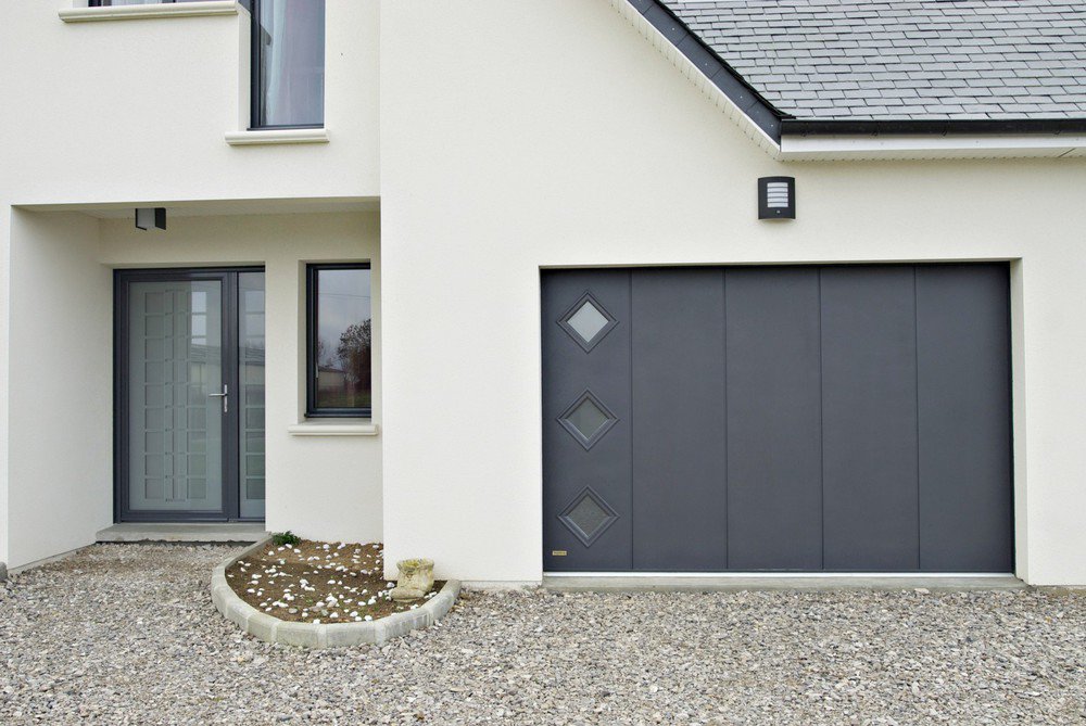 L’Essentiel sur les Portes de Garage pour Votre Maison à Mayenne, Laval et La Baule