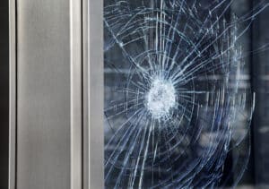 vitre fenetre brisée à remplacer - assurance - Mayenne la baule