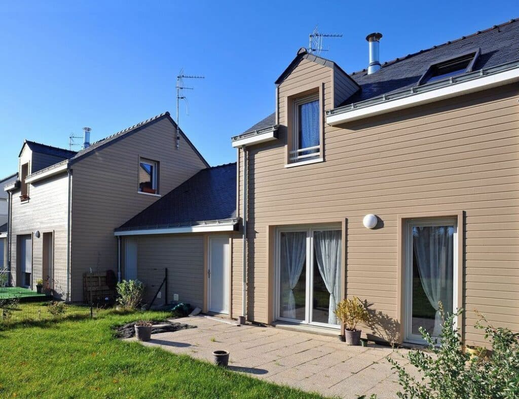 extension avec bardage gris beige mayenne