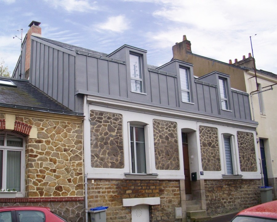 surélévation maison avec zinc - mayenne la baule