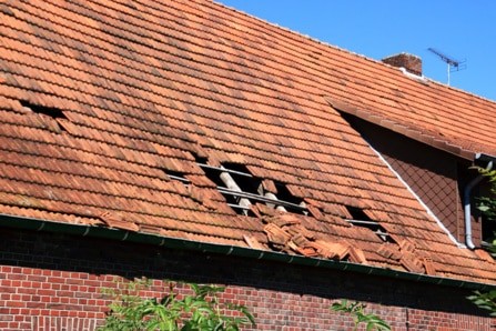 reparation-tuiles-couverture toiture mayenne