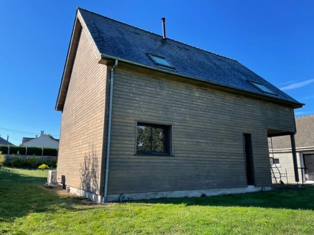 Façade en bardage bois repeinte saturateur - Mayenne Laval