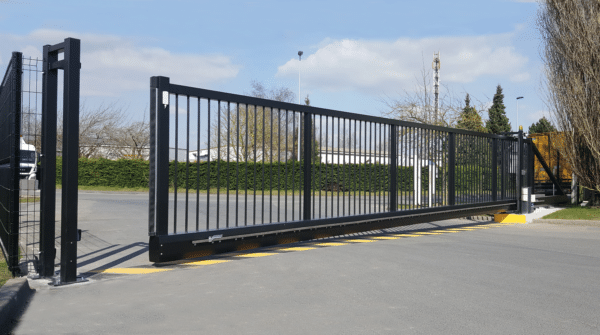 Portails d'Accès pour Industries et Entreprises en Mayenne