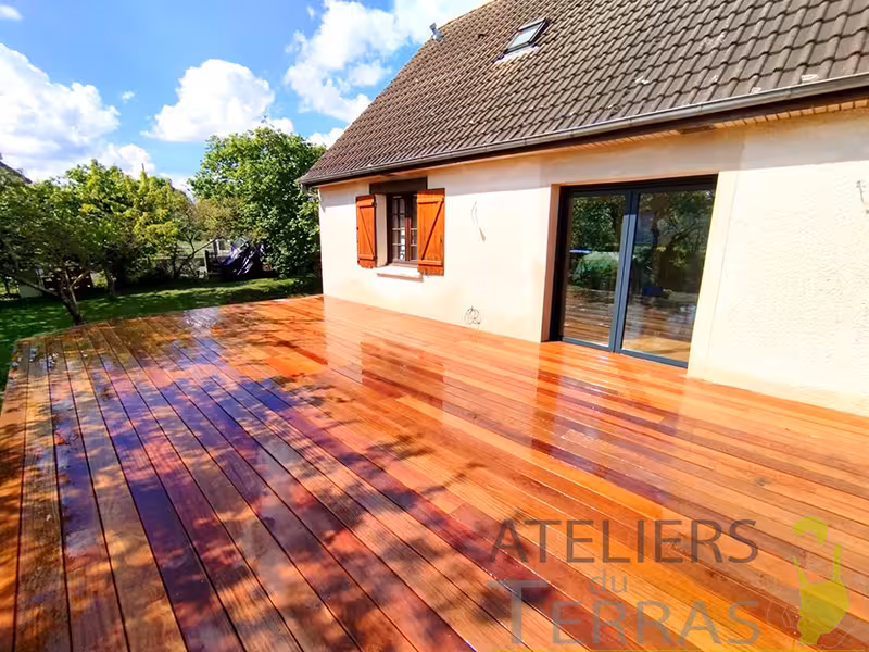 Terrasse bois ou composite : que préparer dès la fin de l’hiver à Mayenne et La Baule ?