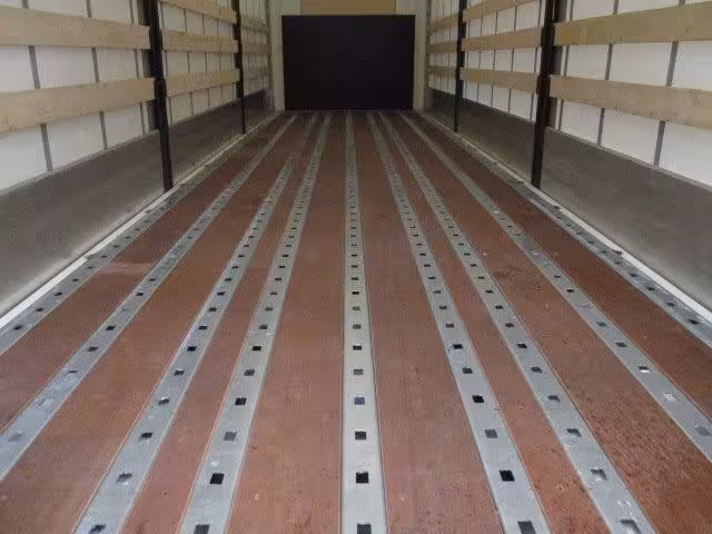 Réparation et Pose de Plancher en Bois pour Camions, Poids Lourds et Remorques à Mayenne