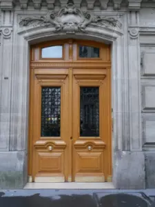 Porte entrée en bois massif mayenne la baule