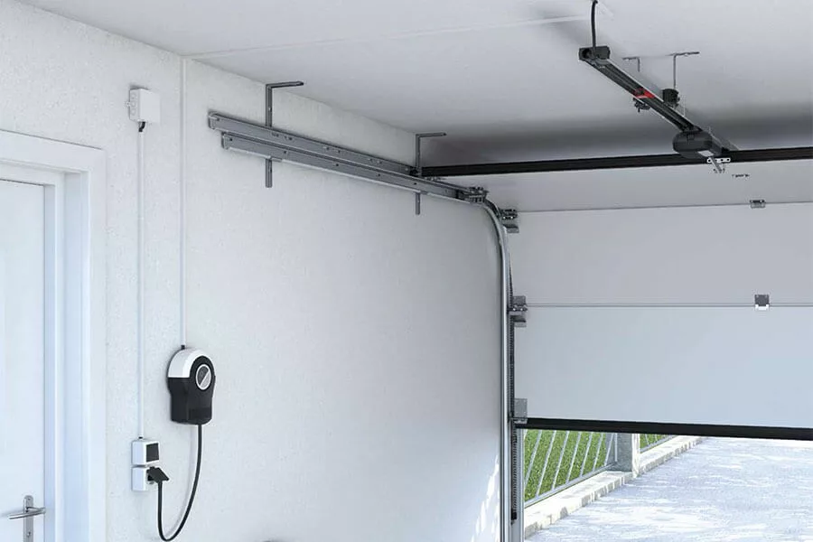 Porte de garage sectionnelle : pourquoi la choisir pour votre maison ou local ?