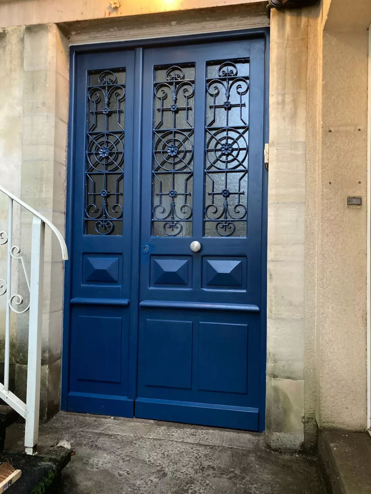 L’Art et la Finesse de la Porte en Bois sur Mesure à Mayenne, Laval et La Baule
