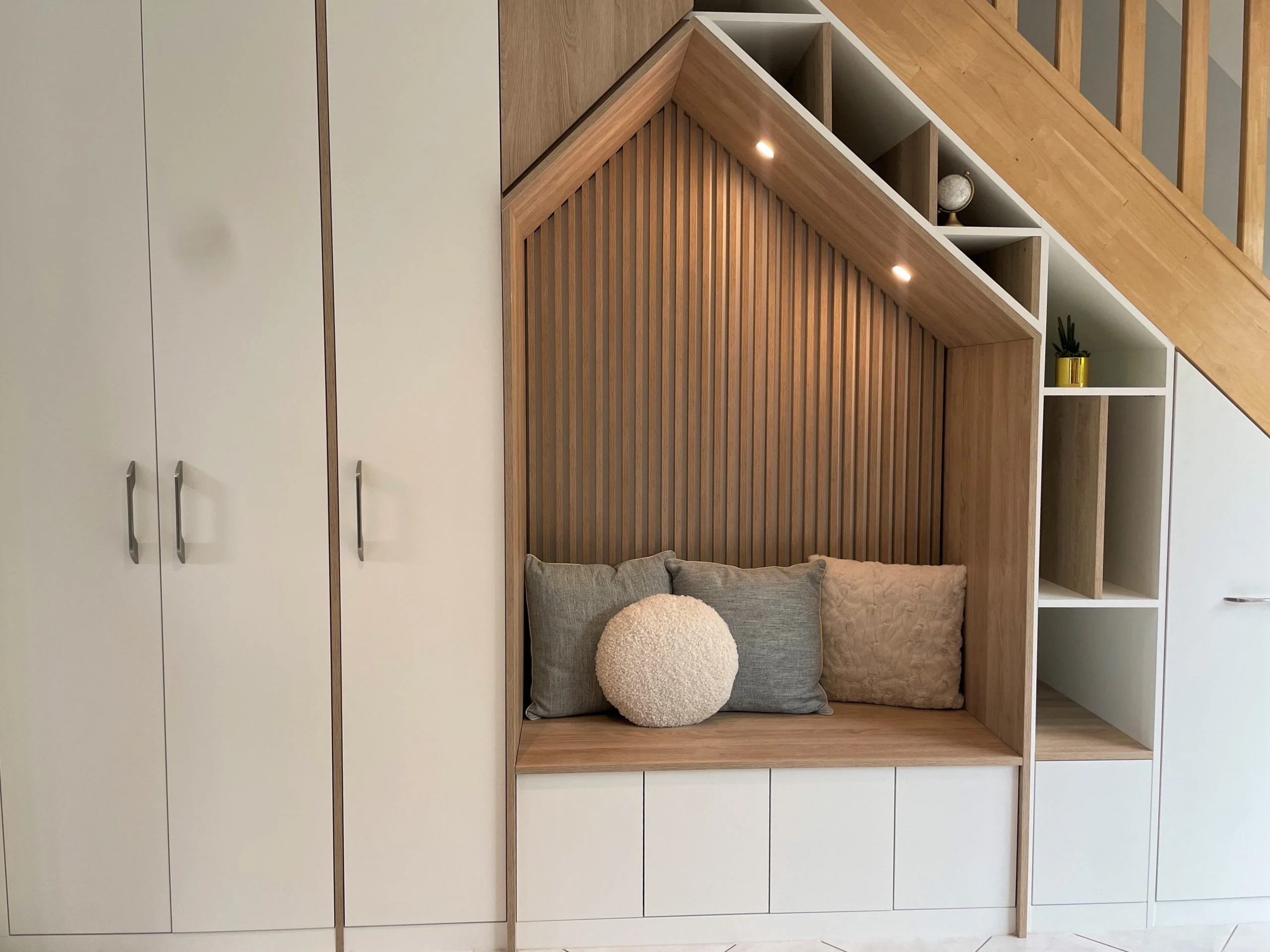 Optimisation de l’Espace : le Meuble Sous Escalier Sur-Mesure