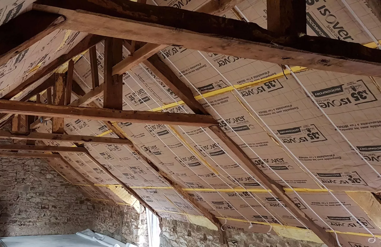 L’Essentiel sur l’Isolation des Rampants de Toiture : Performance et Confort au Quotidien