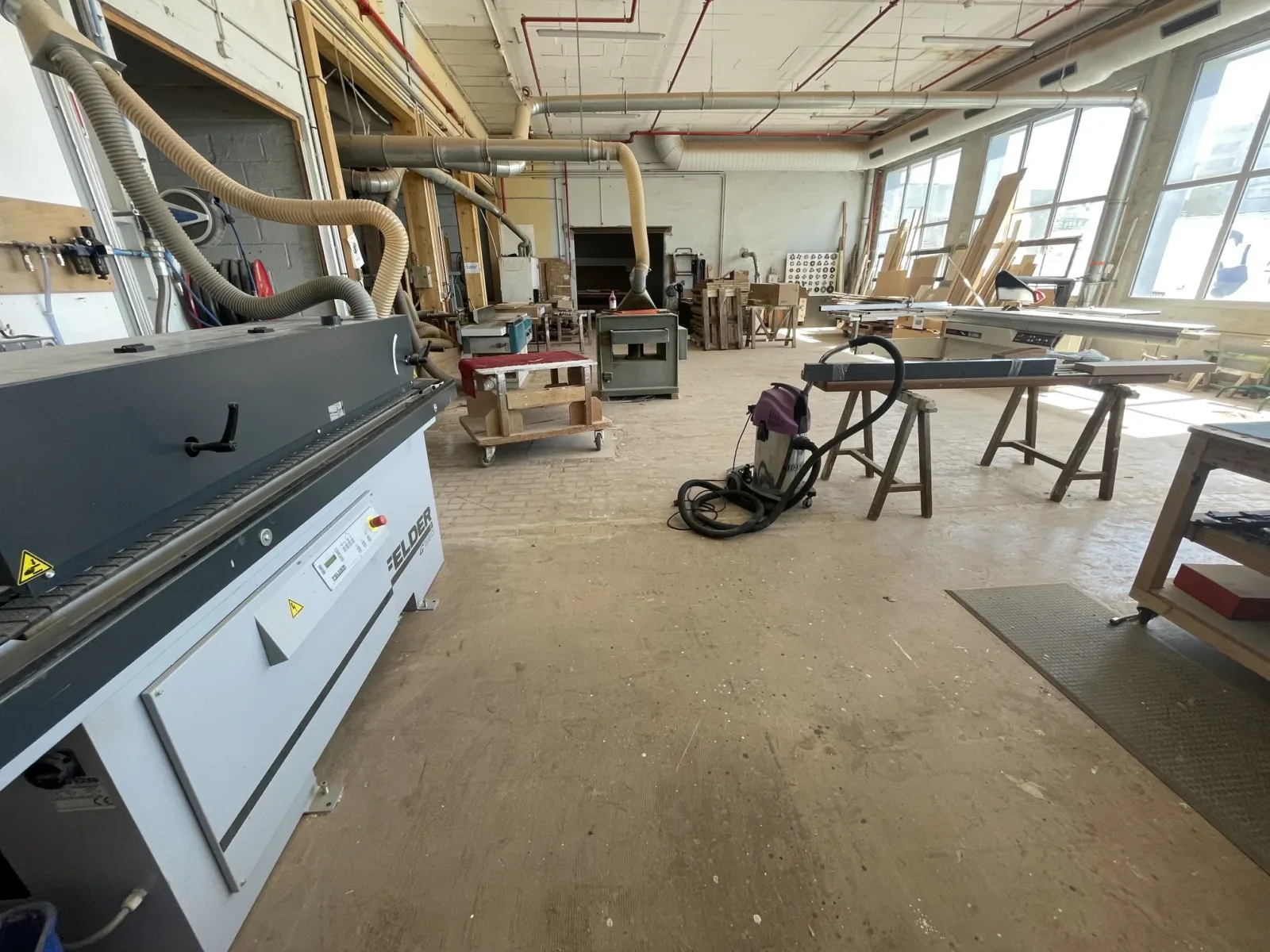 L'atelier de fabrication des Ateliers du Terras à Mayenne : 700m² au service de vos projets sur mesure